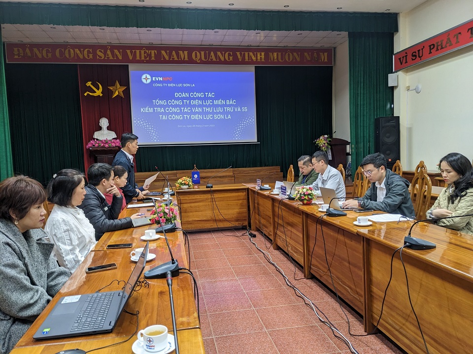 EVNNPC kiểm tra công tác Văn thư lưu trữ và 5S tại PC Sơn La